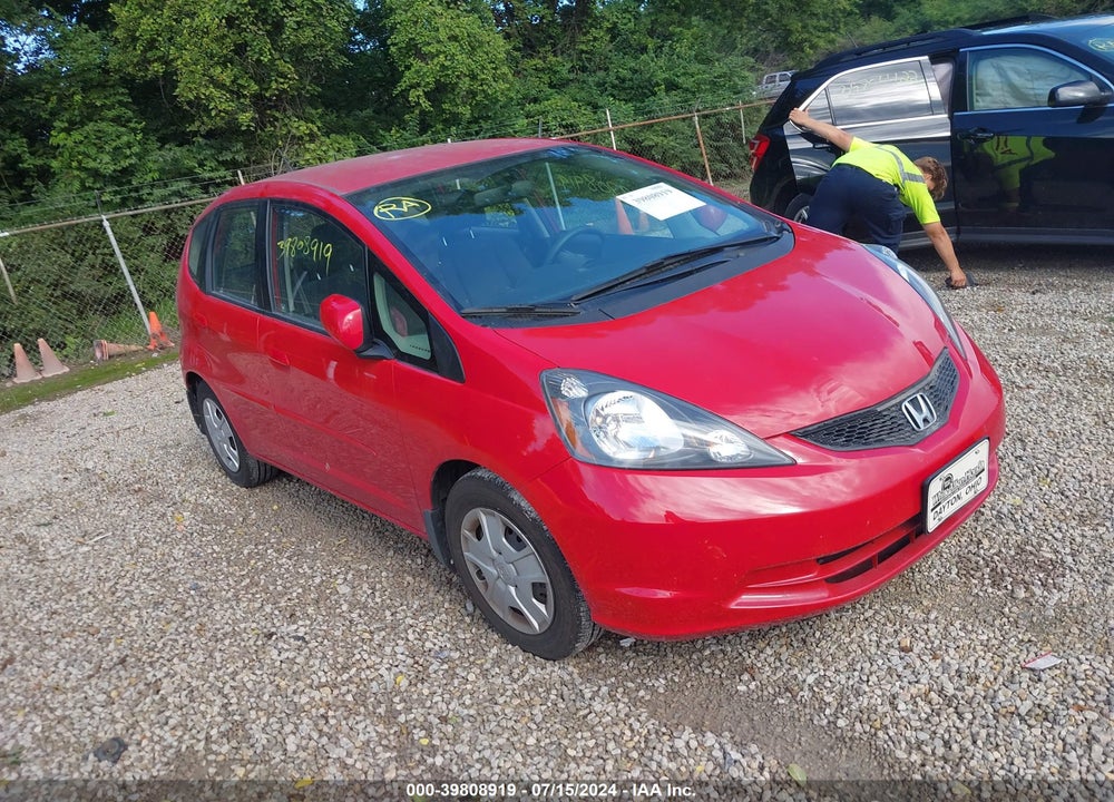 2013 HONDA FIT VIN: JHMGE8H3XDC021132