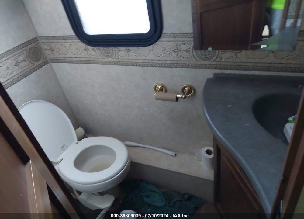 2003 FREIGHTLINER CHASSIS X LINE MOTOR HOME VIN: 4UZAAHAKX3CL89566