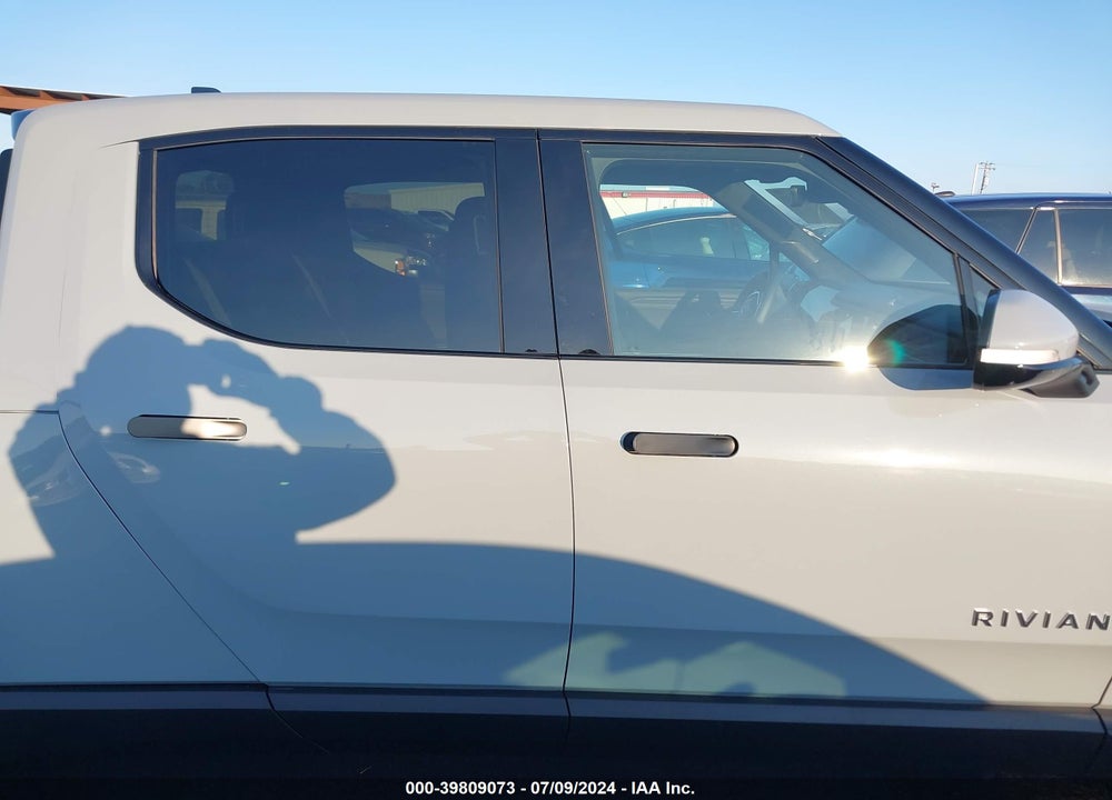 2023 RIVIAN R1T ADVENTURE/ADVENTURE DUAL MOTOR LARGE PACK/ADVENTURE DUAL MOTOR MAX PACK VIN: 7FCTGBAA7PN025576