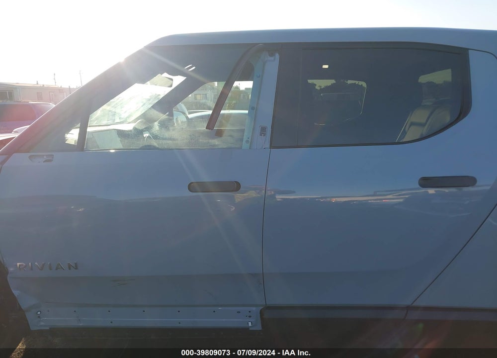 2023 RIVIAN R1T ADVENTURE/ADVENTURE DUAL MOTOR LARGE PACK/ADVENTURE DUAL MOTOR MAX PACK VIN: 7FCTGBAA7PN025576