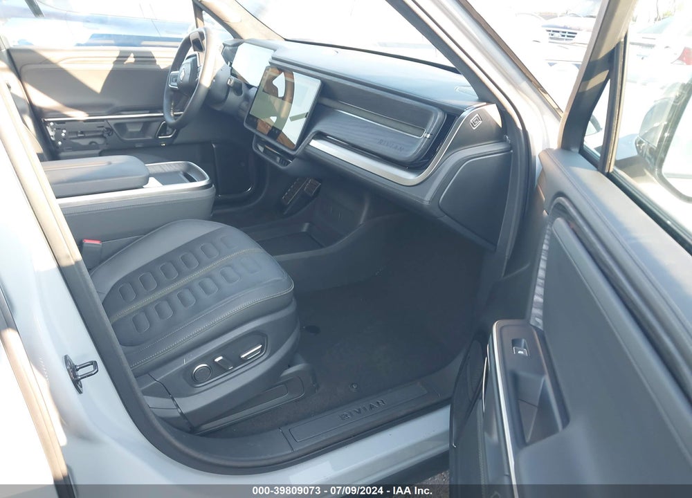 2023 RIVIAN R1T ADVENTURE/ADVENTURE DUAL MOTOR LARGE PACK/ADVENTURE DUAL MOTOR MAX PACK VIN: 7FCTGBAA7PN025576
