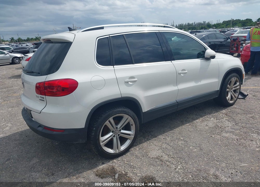 2013 VOLKSWAGEN TIGUAN SE VIN: WVGBV7AX1DW537974