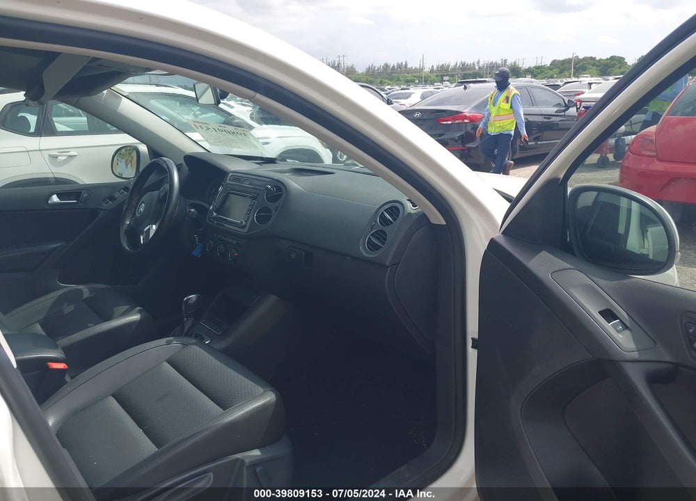 2013 VOLKSWAGEN TIGUAN SE VIN: WVGBV7AX1DW537974