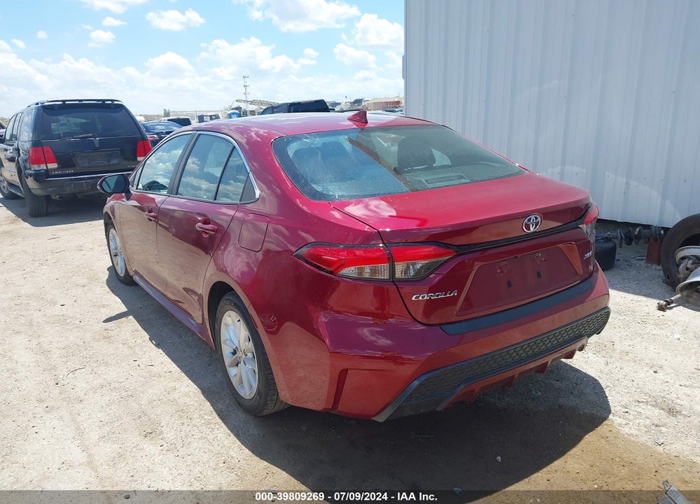 2022 TOYOTA COROLLA XLE VIN: 5YFFPMAE7NP315995