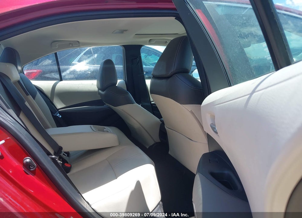 2022 TOYOTA COROLLA XLE VIN: 5YFFPMAE7NP315995