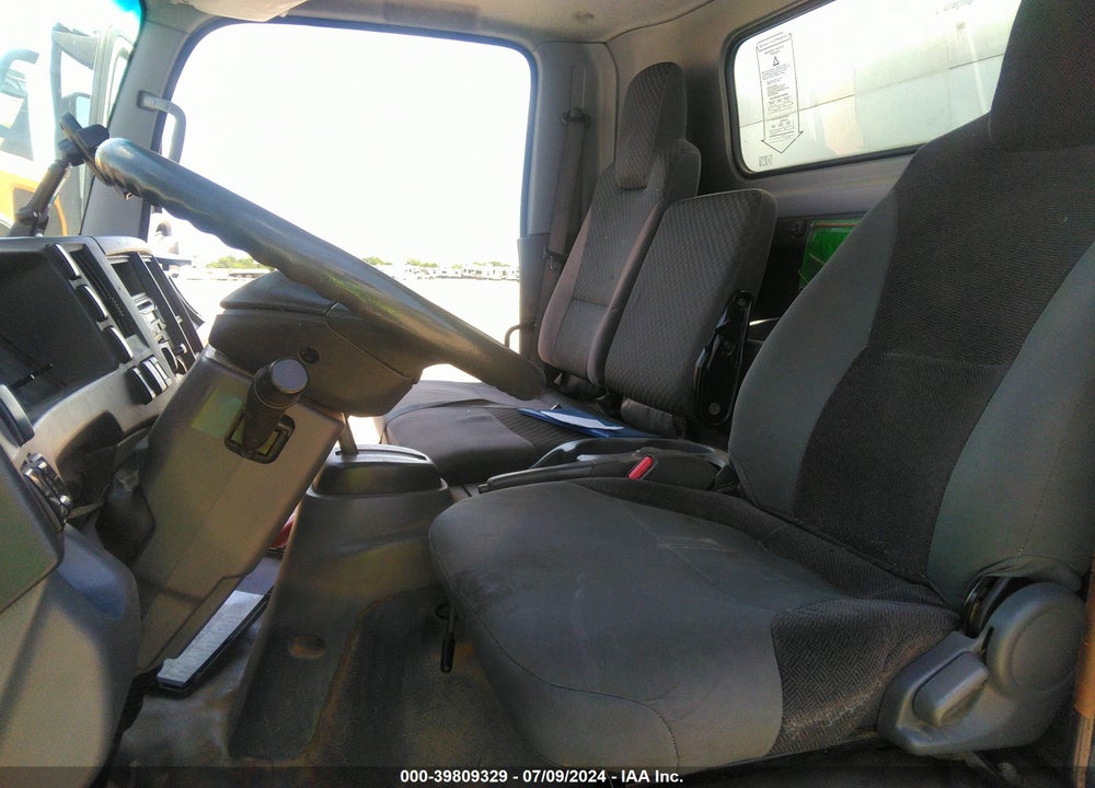 2015 ISUZU NPR DSL REG AT VIN: JALC4W169F7000861