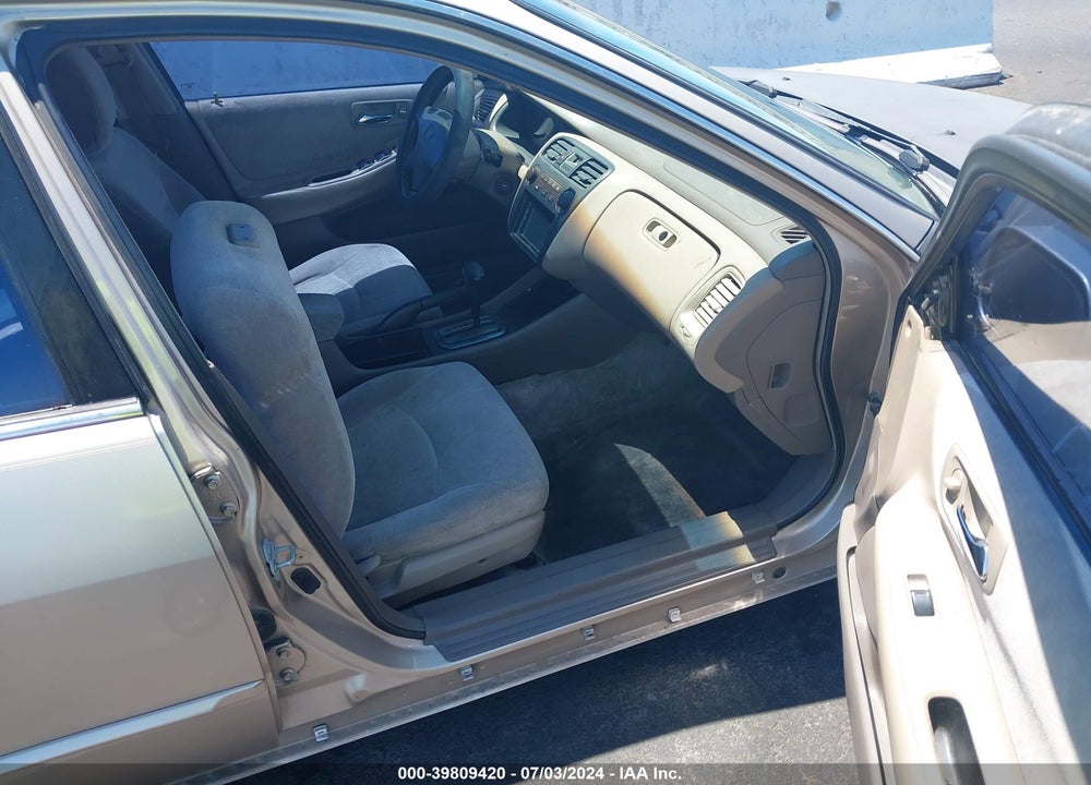 2002 HONDA ACCORD 2.3 LX VIN: 3HGCG56482G706133