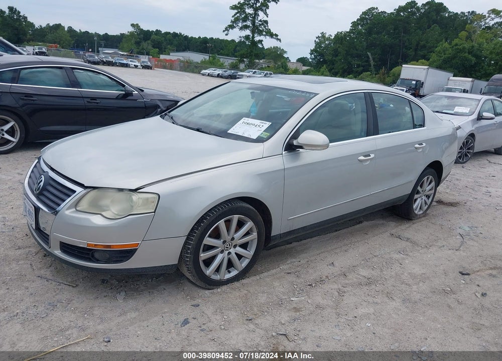 2010 VOLKSWAGEN PASSAT KOMFORT VIN: WVWJK7AN0AE062259