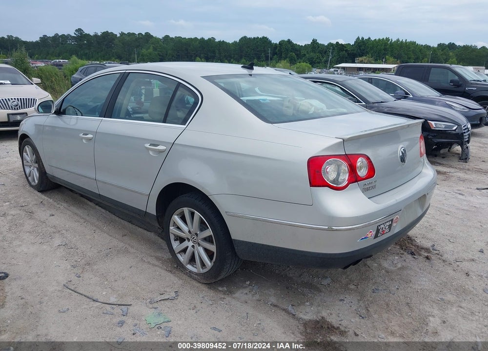 2010 VOLKSWAGEN PASSAT KOMFORT VIN: WVWJK7AN0AE062259