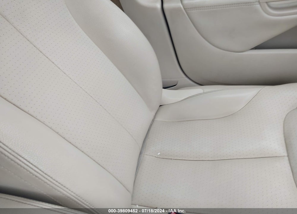 2010 VOLKSWAGEN PASSAT KOMFORT VIN: WVWJK7AN0AE062259