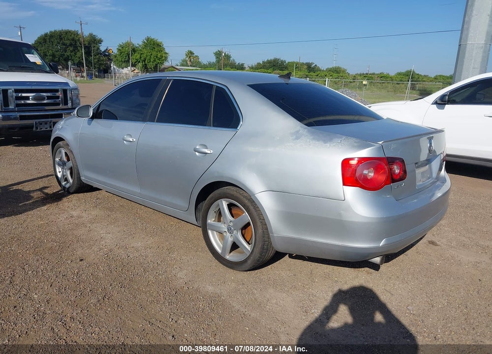 2010 VOLKSWAGEN JETTA TDI VIN: 3VWRL7AJ7AM117424