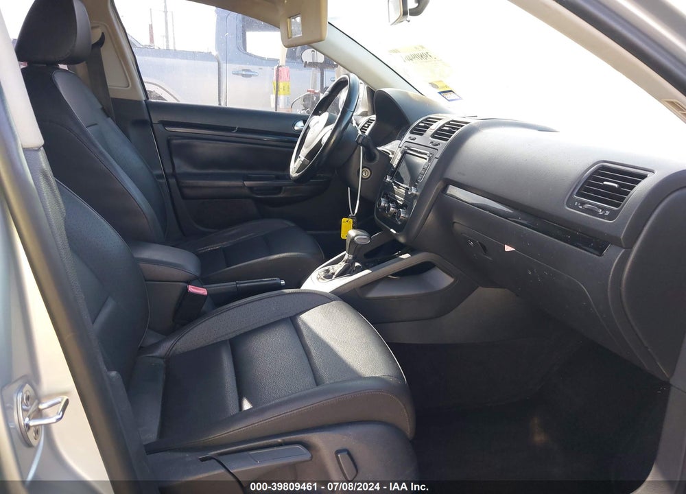 2010 VOLKSWAGEN JETTA TDI VIN: 3VWRL7AJ7AM117424