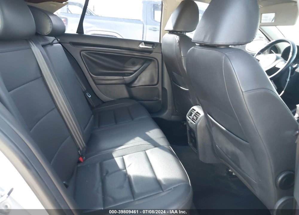 2010 VOLKSWAGEN JETTA TDI VIN: 3VWRL7AJ7AM117424