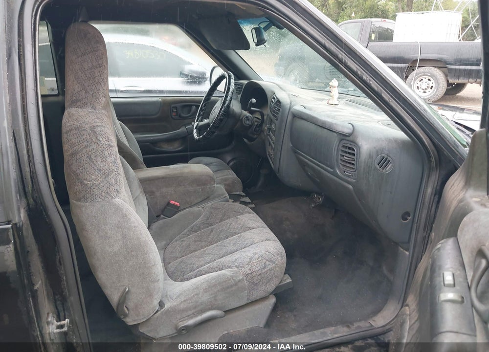 2001 GMC SONOMA SLS VIN: 1GTCS19W118173985