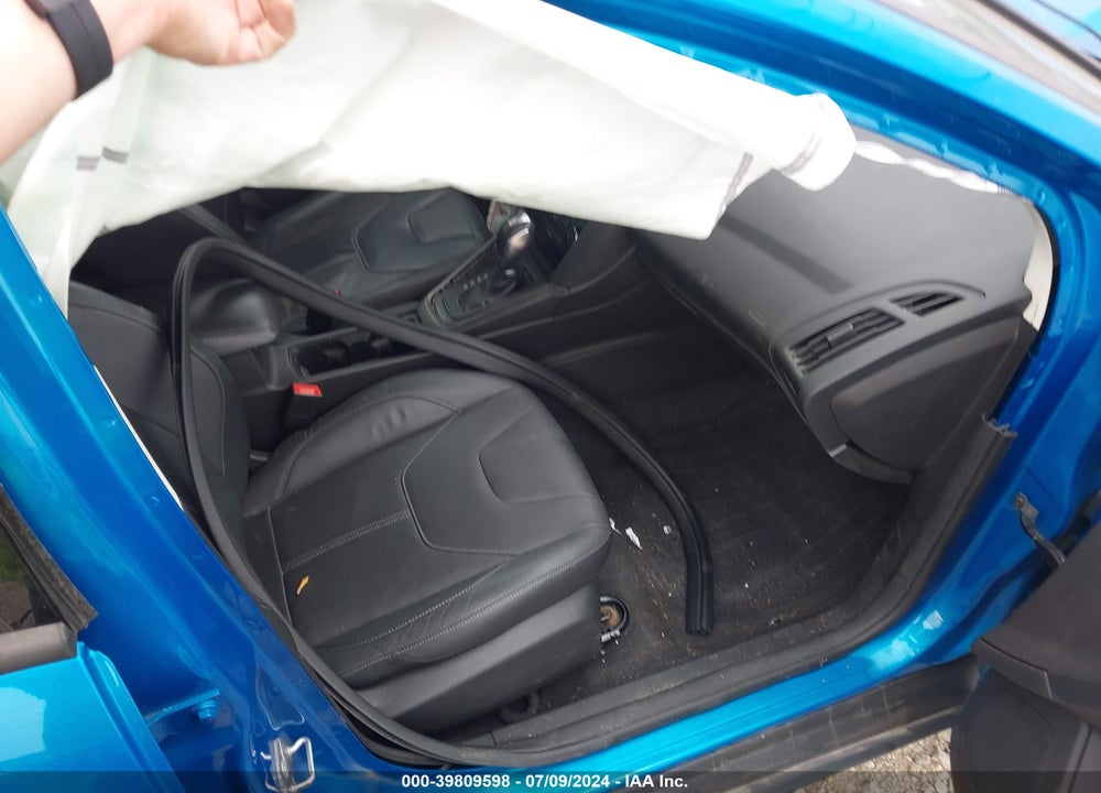 2015 FORD FOCUS SE VIN: 1FADP3F27FL217081