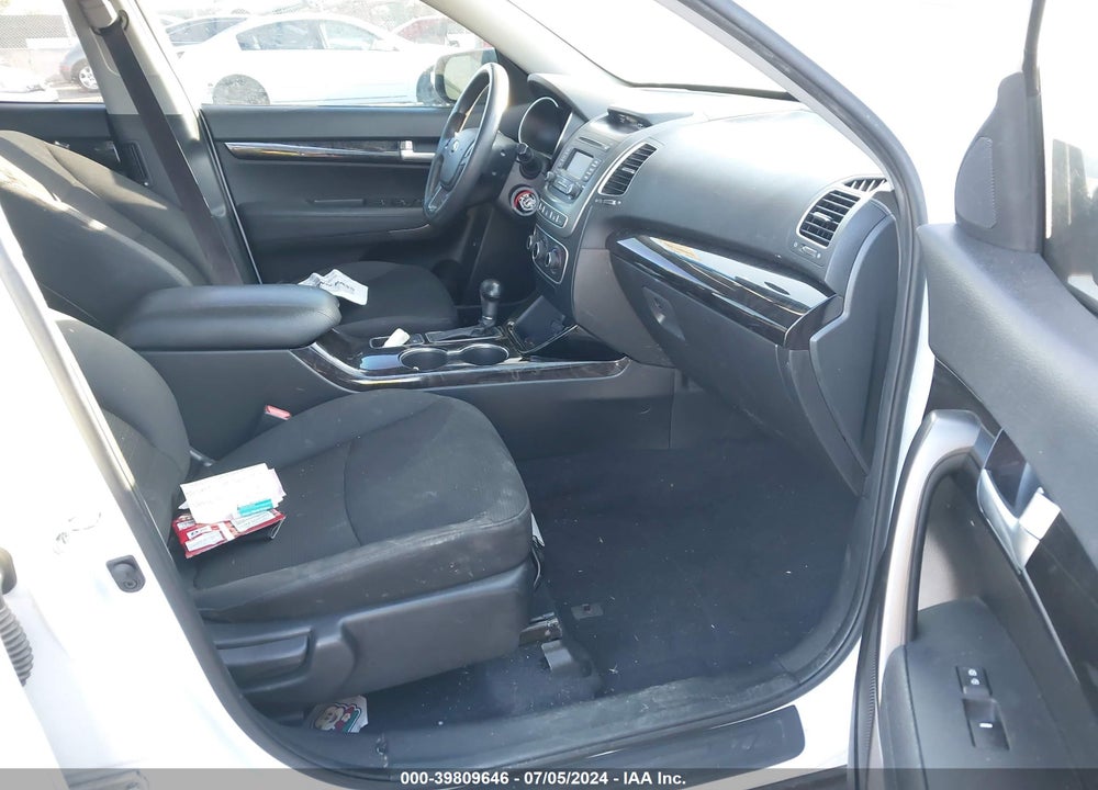 2014 KIA SORENTO LX V6 VIN: 5XYKT4A74EG520691