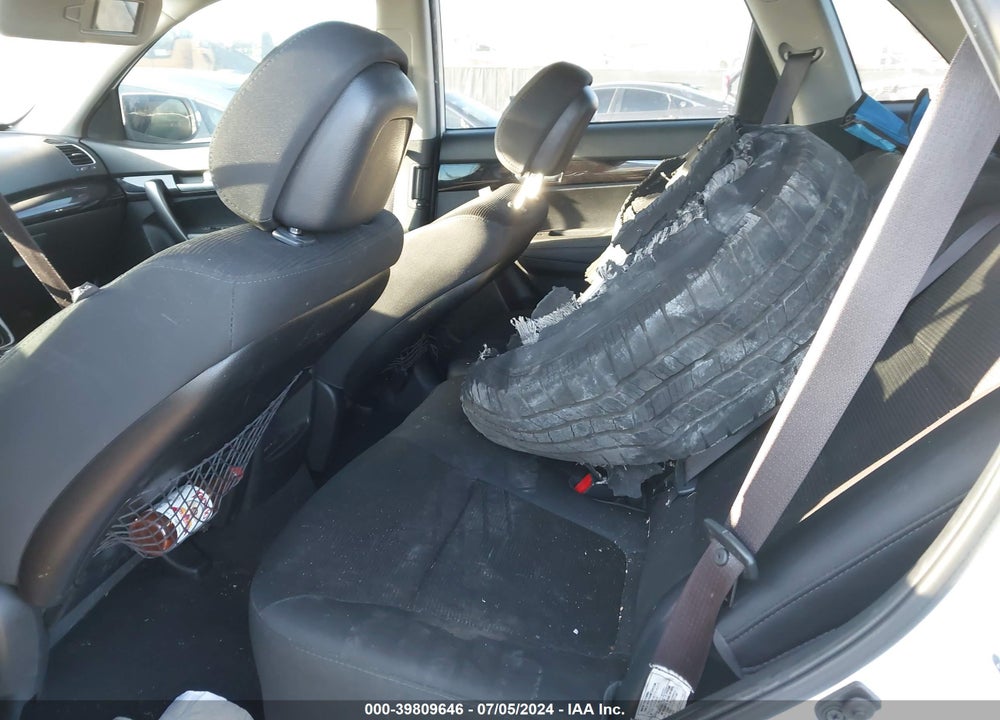 2014 KIA SORENTO LX V6 VIN: 5XYKT4A74EG520691