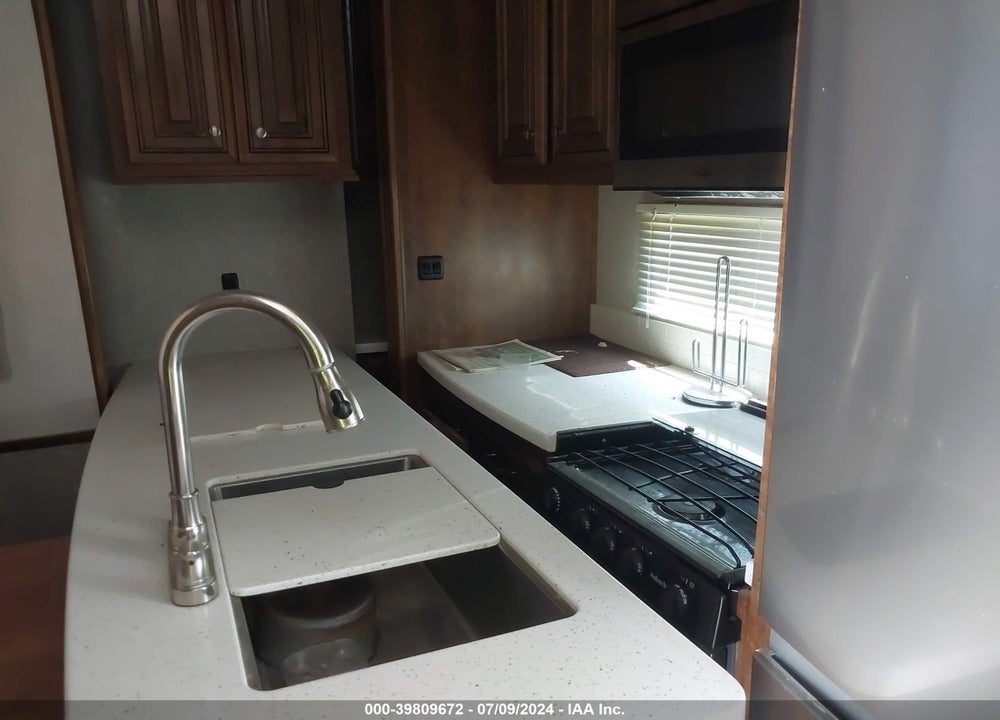 2018 HEARTLAND RV BIG HORN 39FL VIN: 5SFBG4228JE370642