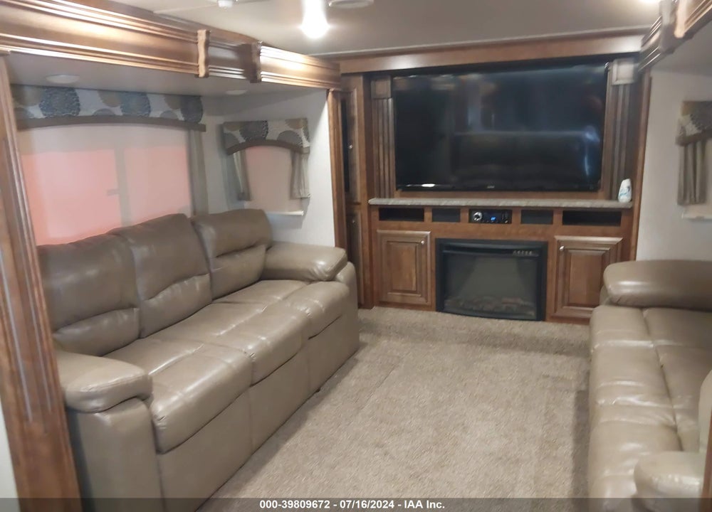 2018 HEARTLAND RV BIG HORN 39FL VIN: 5SFBG4228JE370642