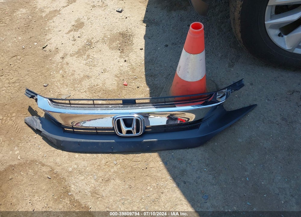 2018 HONDA CIVIC LX VIN: 2HGFC2F5XJH520558