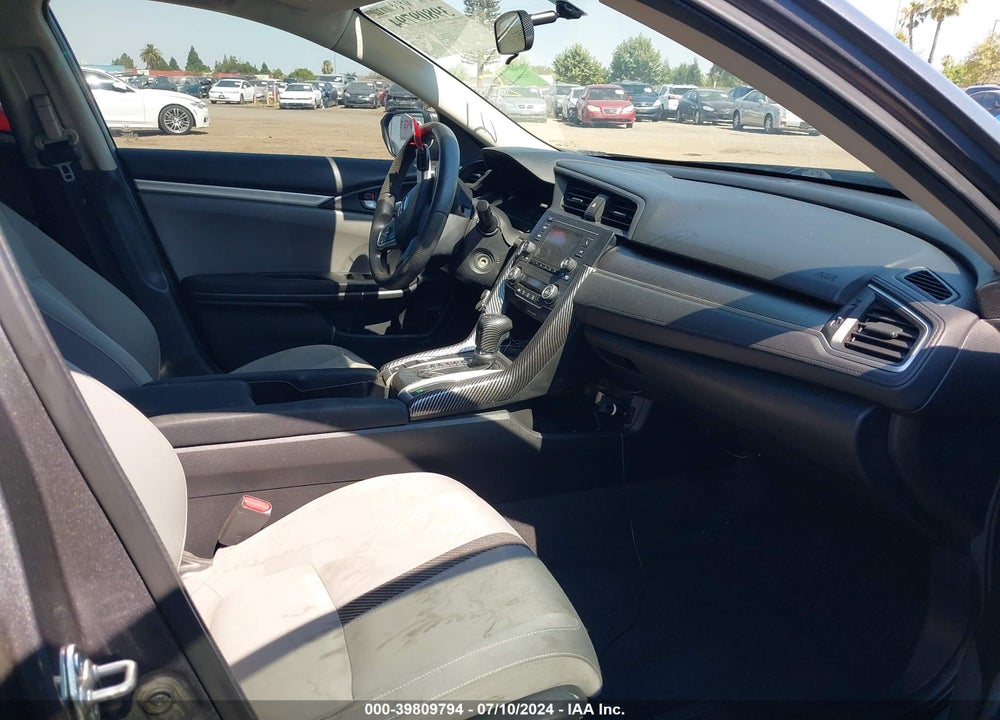 2018 HONDA CIVIC LX VIN: 2HGFC2F5XJH520558
