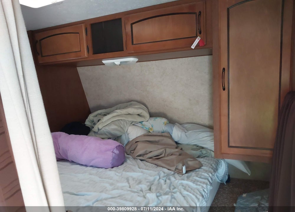 2012 SPRINGDALE SUMMERLAND TRAVEL TRAILER VIN: 4YDT26721C3151172