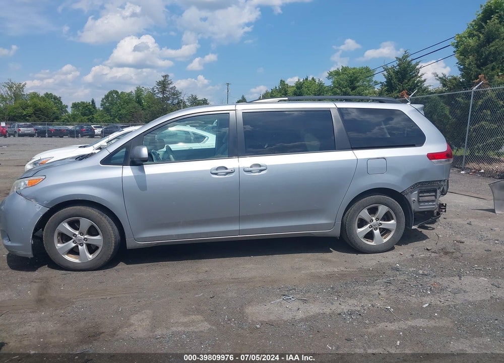 2014 TOYOTA SIENNA LE V6 8 PASSENGER VIN: 5TDKK3DC2ES508807