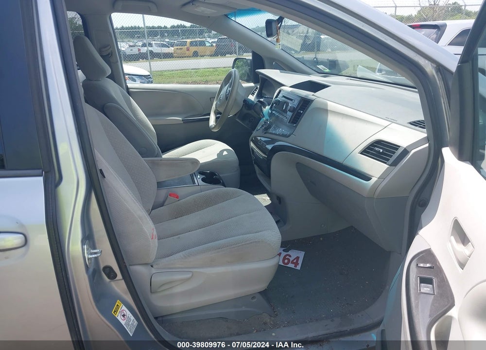 2014 TOYOTA SIENNA LE V6 8 PASSENGER VIN: 5TDKK3DC2ES508807