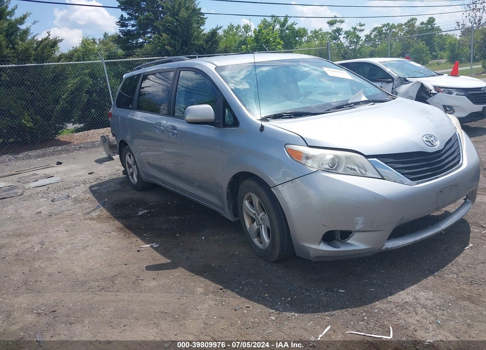 2014 TOYOTA SIENNA LE V6 8 PASSENGER VIN: 5TDKK3DC2ES508807