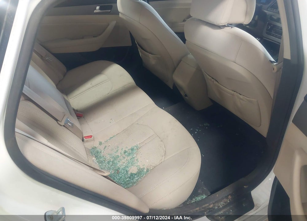 2015 HYUNDAI SONATA SE VIN: 5NPE24AF2FH247476