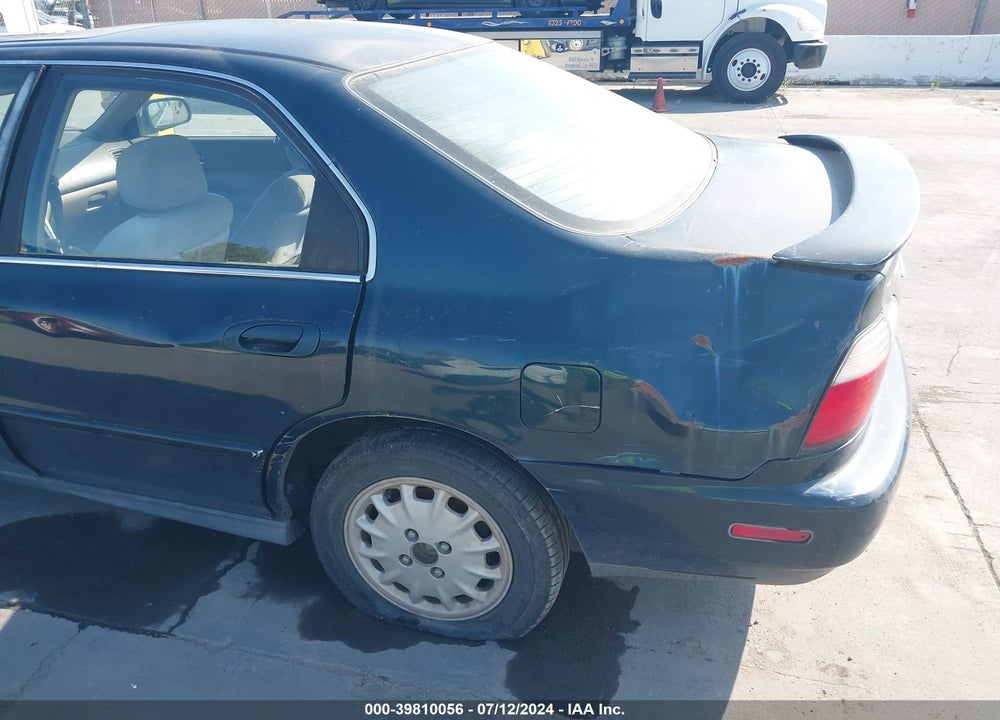 1997 HONDA ACCORD EX VIN: 1HGCD5652VA011182