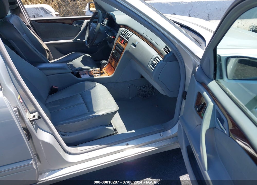 2002 MERCEDES-BENZ E 320 VIN: WDBJH65J42X077139