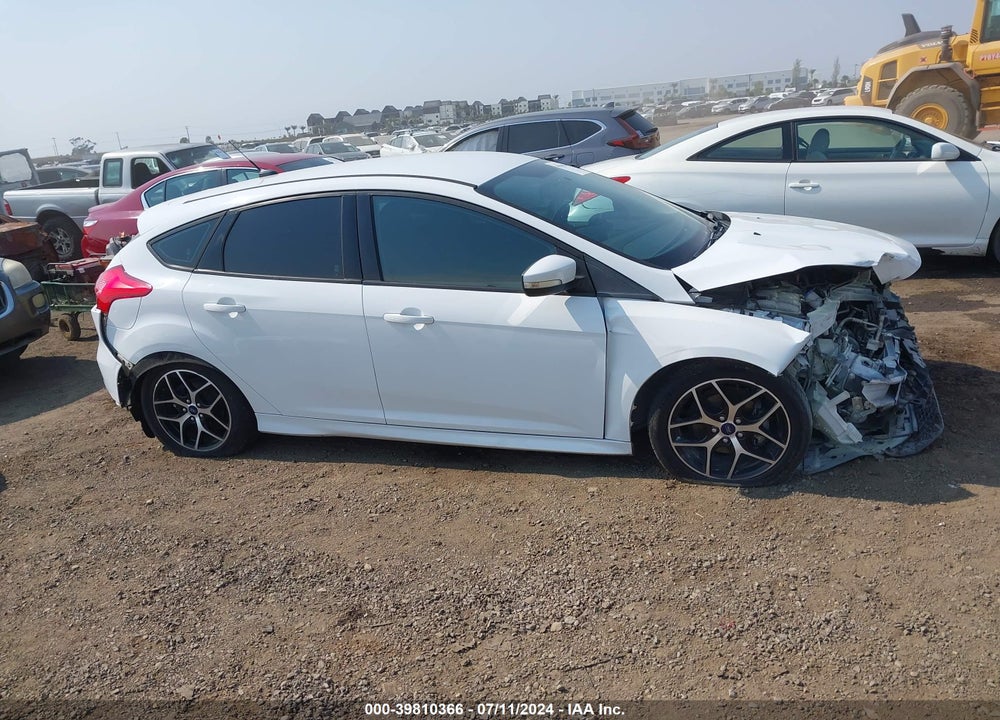 2016 FORD FOCUS SE VIN: 1FADP3K22GL289314