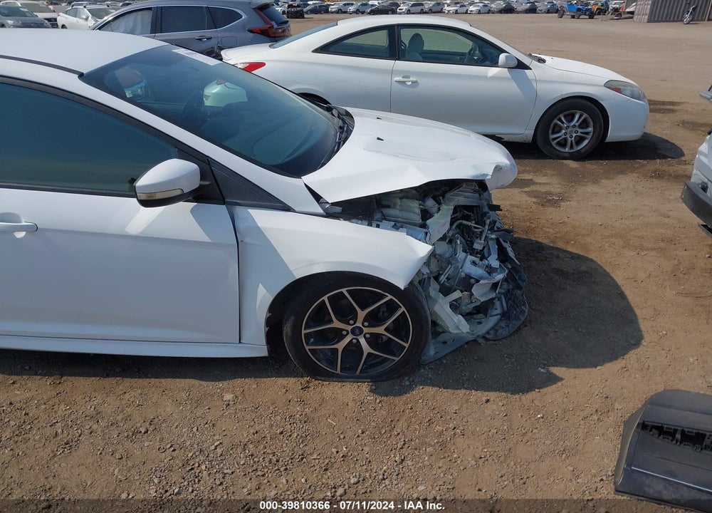2016 FORD FOCUS SE VIN: 1FADP3K22GL289314