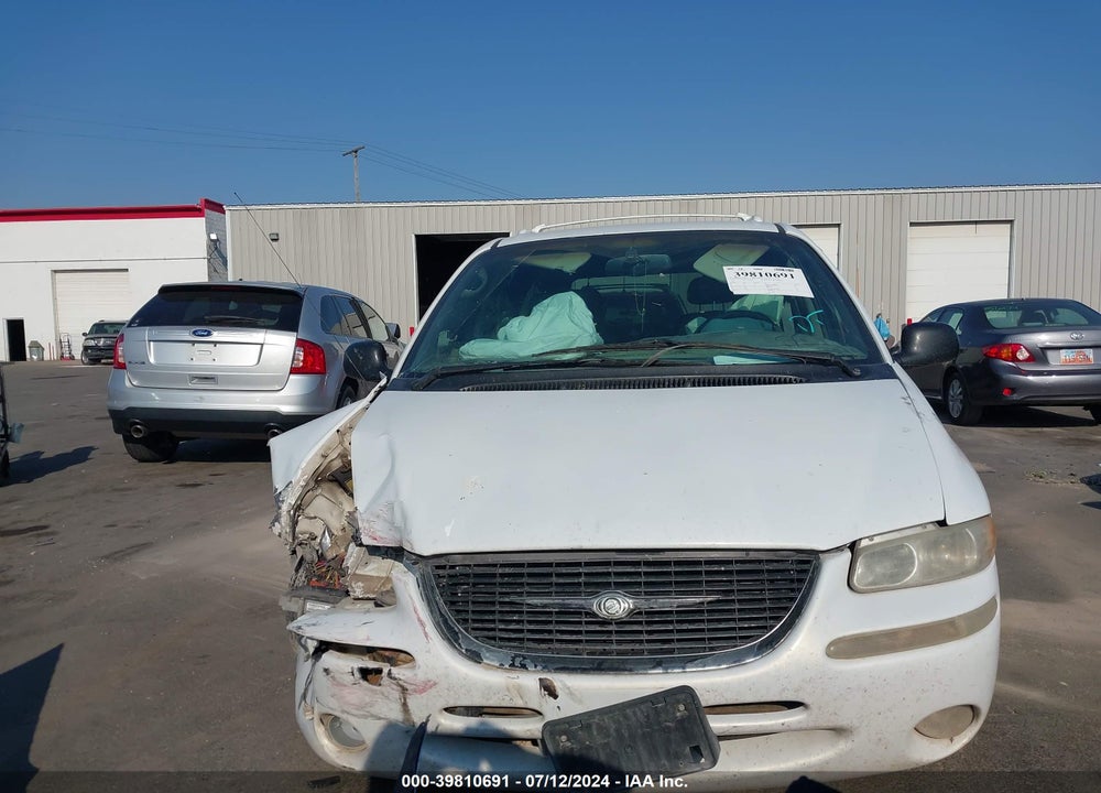 1999 CHRYSLER TOWN & COUNTRY LIMITED VIN: 1C4GP64L0XB735500