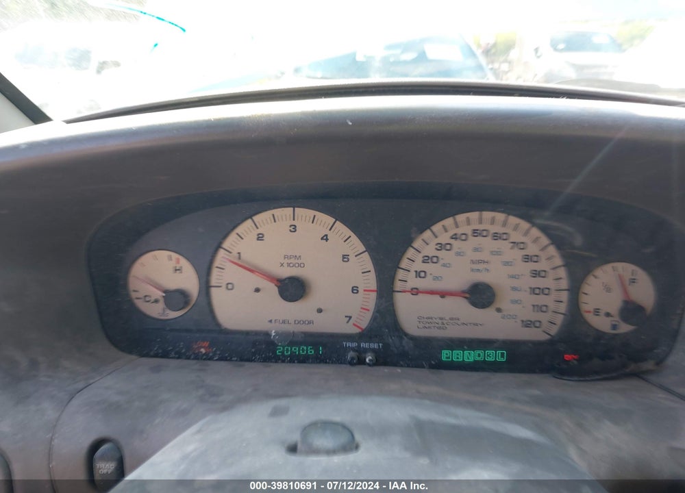 1999 CHRYSLER TOWN & COUNTRY LIMITED VIN: 1C4GP64L0XB735500