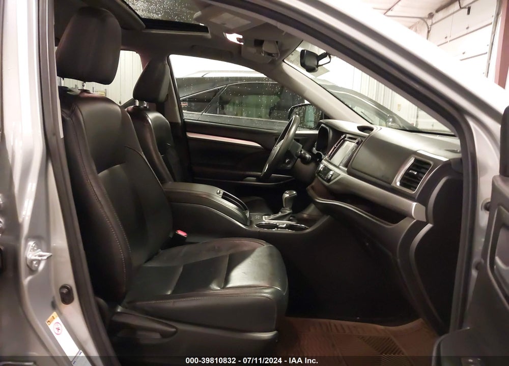 2016 TOYOTA HIGHLANDER XLE V6 VIN: 5TDJKRFH6GS228947