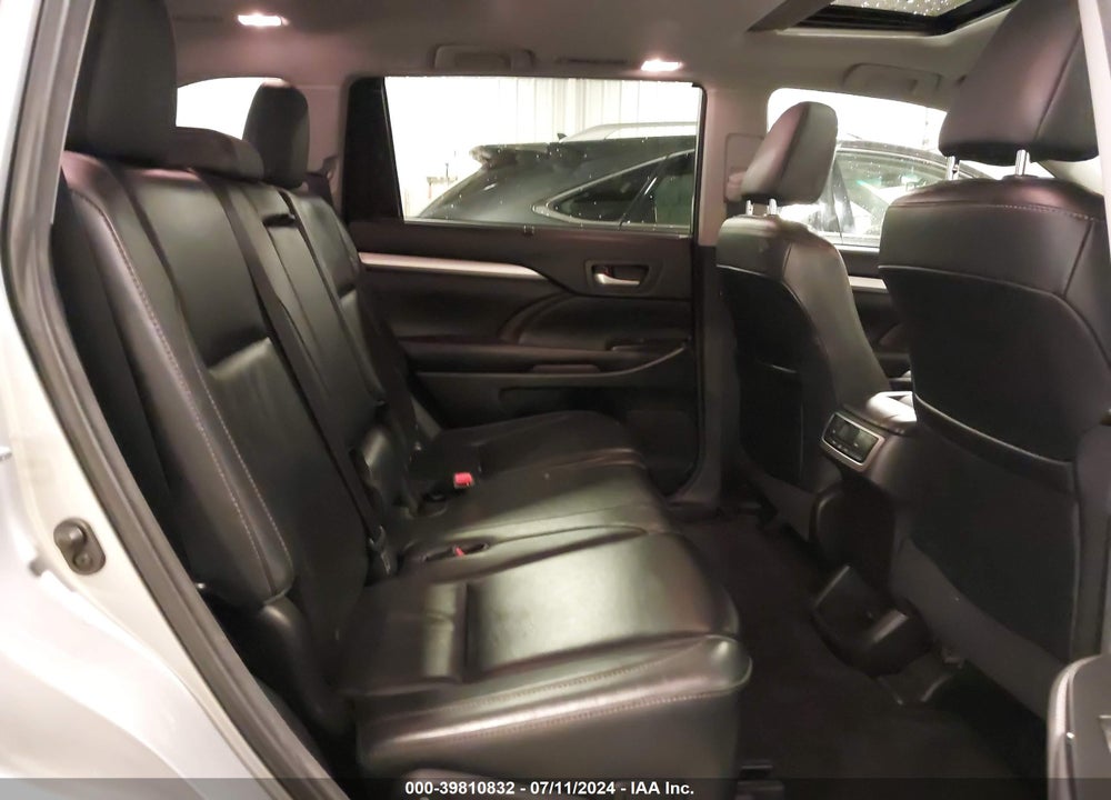 2016 TOYOTA HIGHLANDER XLE V6 VIN: 5TDJKRFH6GS228947