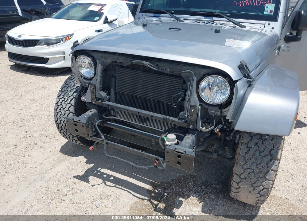 2014 JEEP WRANGLER UNLIMITED SAHARA VIN: 1C4BJWEG5EL322069
