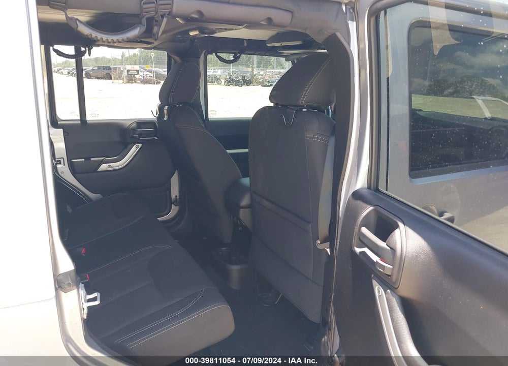 2014 JEEP WRANGLER UNLIMITED SAHARA VIN: 1C4BJWEG5EL322069