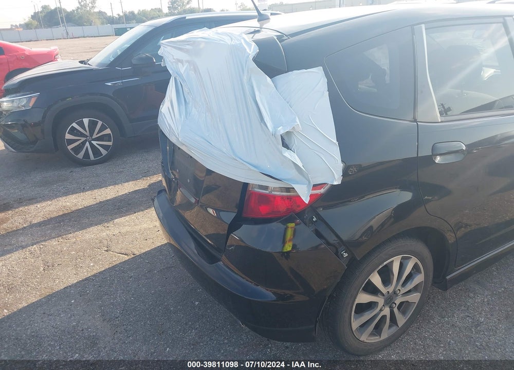 2013 HONDA FIT SPORT VIN: JHMGE8H53DC009048