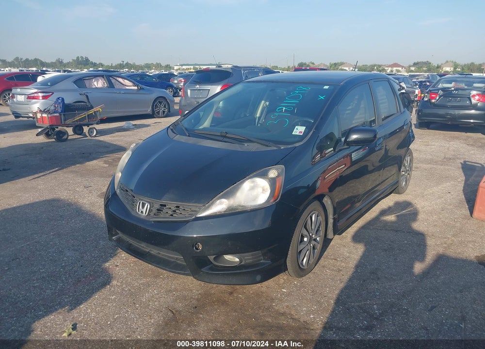 2013 HONDA FIT SPORT VIN: JHMGE8H53DC009048