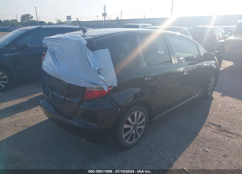 2013 HONDA FIT SPORT VIN: JHMGE8H53DC009048