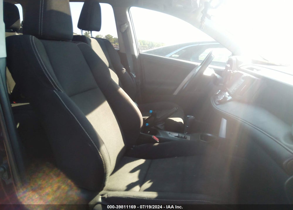 2017 TOYOTA RAV4 XLE VIN: 2T3RFREV8HW681837
