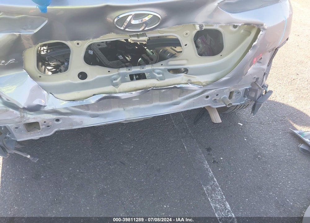 2018 HYUNDAI KONA SEL VIN: KM8K62AA4JU158289
