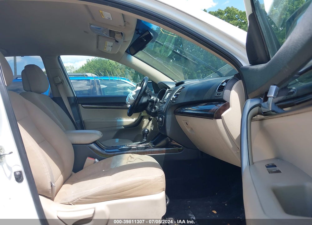 2015 KIA SORENTO LX VIN: 5XYKT4A61FG551079