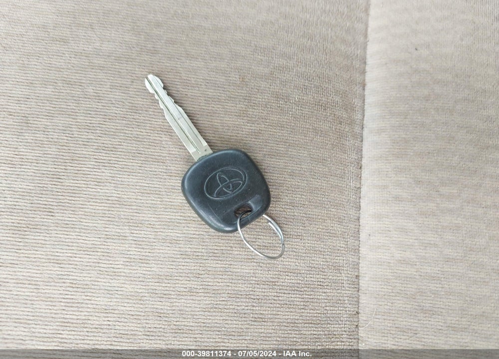 2006 TOYOTA COROLLA LE VIN: 2T1BR32E36C595210