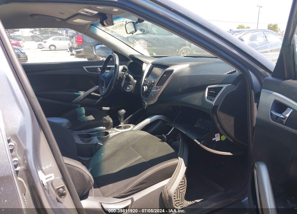 2017 HYUNDAI VELOSTER VIN: KMHTC6AD9HU311063