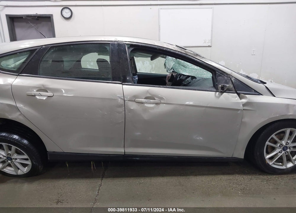 2015 FORD FOCUS SE VIN: 1FADP3K2XFL282626