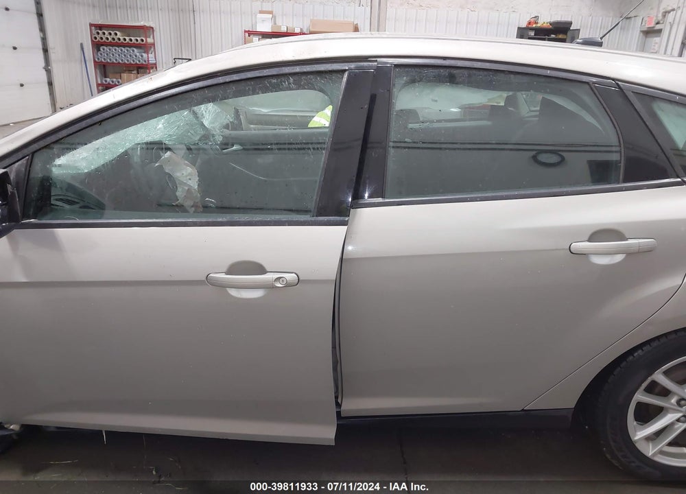 2015 FORD FOCUS SE VIN: 1FADP3K2XFL282626